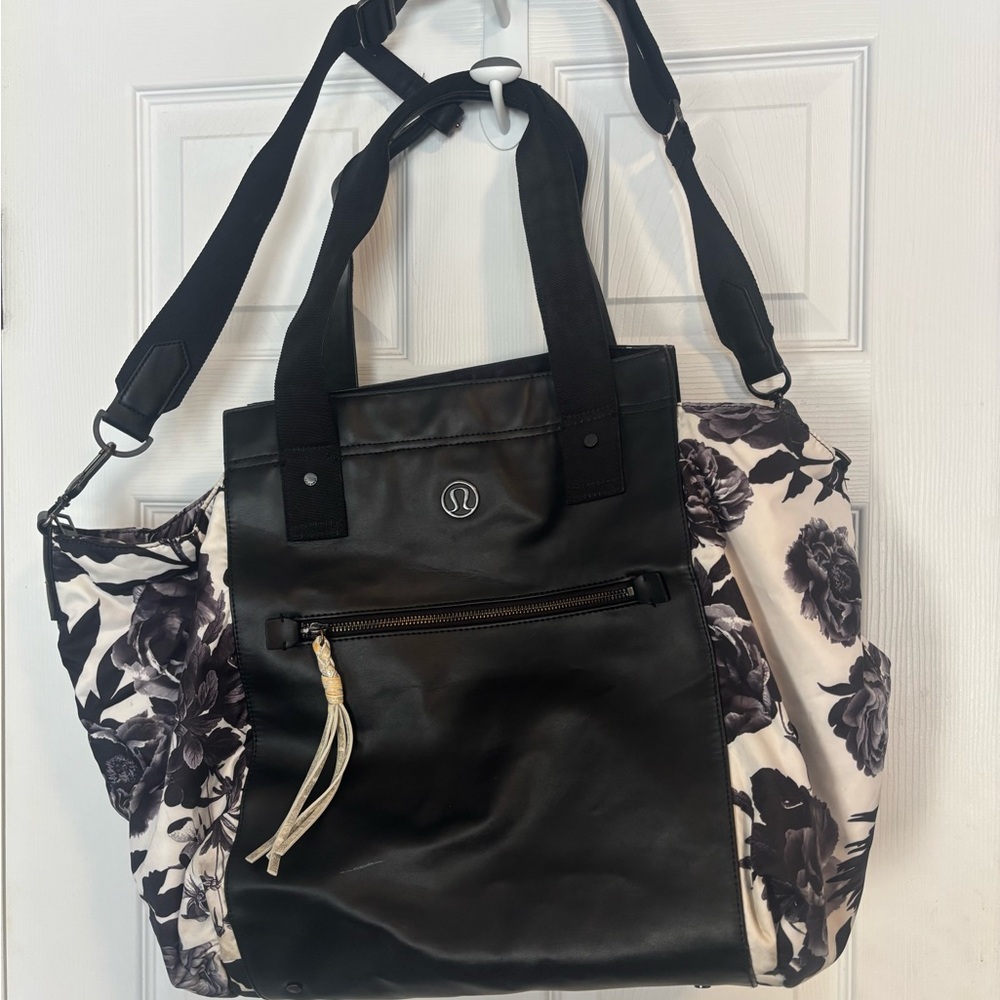 lululemon athletica Black and White Floral Women's Bag Rare vintage